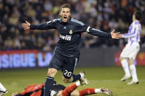 开云在线平台-CS2战队默契配合成就奇迹：从默默无闻到冠军之巅